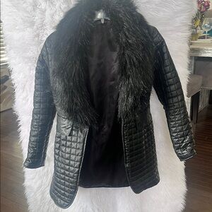 Elegant Black Quilted Women's Coat with Faux Fur Collar